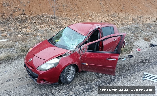 Otomobil Şarampole Devrildi