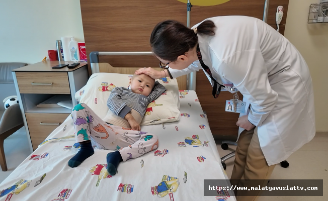 3 Yaşındaki Kırgız Çocuk Türkiye’de Yapılan Nakille Hayata Tutundu