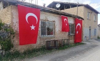 Malatya Şehidinin Evi Bayraklarla Donatıldı