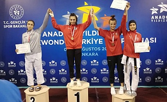 Büyükşehirli Sporcu Zeynep Nil Menekşe, Anadolu Yıldızlar Ligi Finalinde Taekwondo Türkiye 1’incisi Oldu