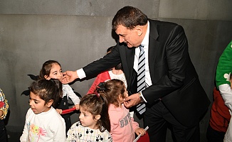 Minikler Okul Karnelerini Başkan Gürkan'dan Aldılar!