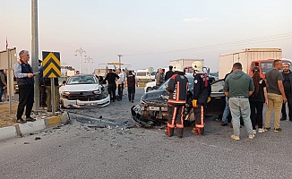 İki Otomobil Çarpıştı, 3 Kişi Yaralandı