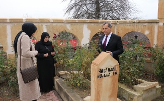 Ak Partili Alan Hamit Fendoğlu’nun Mezarında Dua Etti