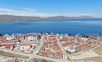 Depremin Yıl Dönümünde 25 Bin Konutun Anahtarları Teslim Edildi