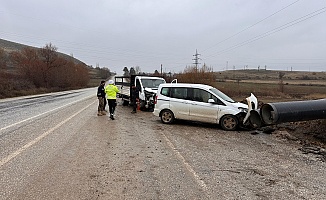 Kamyonet İle Otomobil Çarpıştı: 1 Yaralı