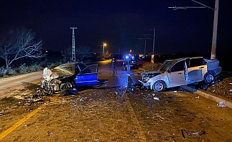Malatya’da İki Otomobil Kafa Kafaya Çarpıştı: 3 Yaralı