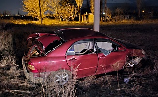 Yoldan Çıkan Araç Tarlaya Uçtu: 3 Yaralı