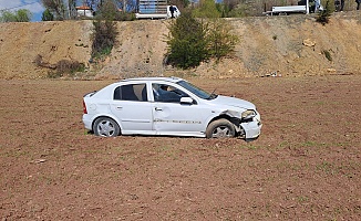 Otomobil Şarampole Devrildi: 1 Yaralı