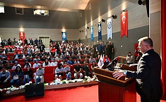 Yazıcı "Turgut Özallı Yıllar" Konulu Konferansa Katıldı