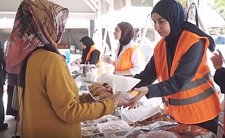 Gönüllüler Gazze İçin Kermeste Buluştu