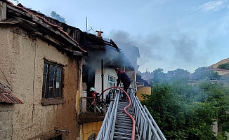 Malatya'da Korkutan Yangın: 2 Kişi Dumandan Etkilendi