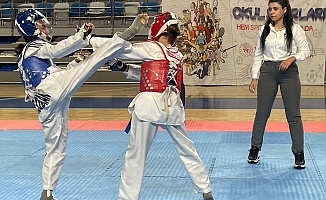 Okullar Arası Küçükler ve Minikler Şampiyonası Yapıldı