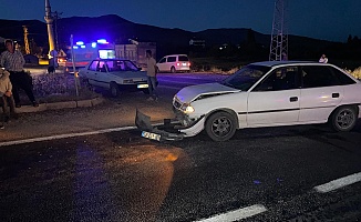 İki Otomobil Çarpıştı 1 Kişi Yaralı