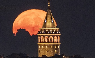 Dolunay İle Galata Kulesi Buluştu