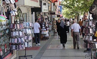 Kışla Caddesi'nde Elektrik Kesintisine Esnaftan Tepki