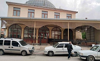 Depremde Hasar Alan Tarihi Camiler Ayağa Kaldırılıyor