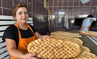 Eşinden Kalan Ekmek Fırınının Başına Geçen Kadın, Azmi ile Herkese Örnek Oluyor