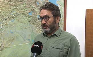 Jeoloji Mühendisi Prof. Dr. Çakır: “Deprem büyük yerleşim yerlerine yakın olsaydı hasarlı binaları yıkabilirdi”