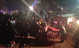 Malatya'da Kazaya Müdahale Eden Polisler Tırın Altında Kaldı