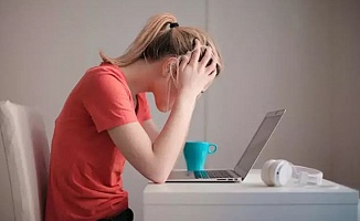 Masa Başında Çalışan Kadınlar en Çok Boyun Ağrısından Şikayetçi