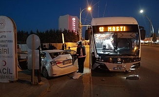 Malatya'da Trambüs İle Otomobil Çarpıştı: 5 Yaralı