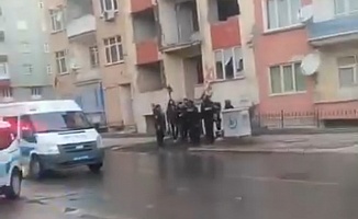 Ağır Hasarlı Binada Ölü Bulundu