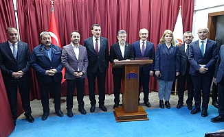 Bakan Yumaklı, Zirai Donun Vurduğu Malatya'da İncelemelerde Bulundu