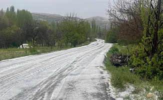 Darende'de Sağanak ve Dolu Hayatı Felç Etti