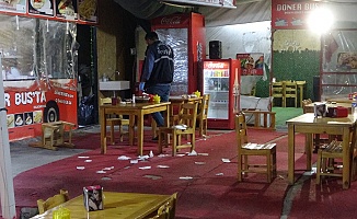 Malatya'da dönercide bıçaklı kavga: 2 yaralı