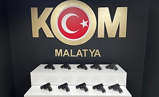 Malatya'da Yolcu Otobüsünde 10 Ruhsatsız Tabanca Ele Geçirildi