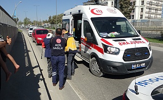 Yolu Karıştırarak Alt Geçide Giren Yaşlı Adama Otomobil Çarptı
