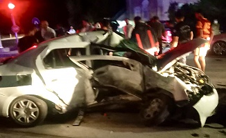 İki Araç Çarpıştı 3 Kişi Yaralandı