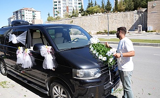 Makam Aracı Gelin Arabası Oldu