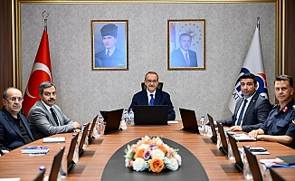 Vali Bu Seferde Öğrenciler İçin Masaya Oturdu