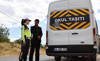 Okullarda Trafik Tedbirleri Ve Servis Araçları Denetlendi
