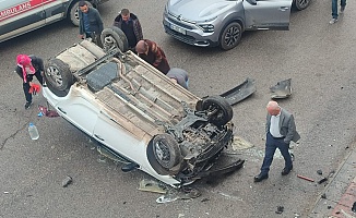 Okul Önünde Faciadan Dönüldü: El Freni Çekilmeyen Araç Öğrenciyle Birlikte Uçuruma Yuvarlandı