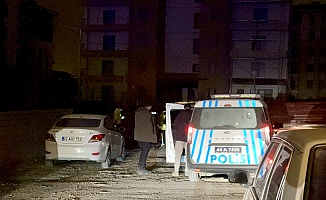 Polisten Kaçan Ehliyetsiz Sürücü Duvara Çarparak Yaralandı