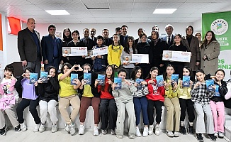 Genç Yüreklerden Savaş Çocuklarına Duygu Yüklü Mektuplar