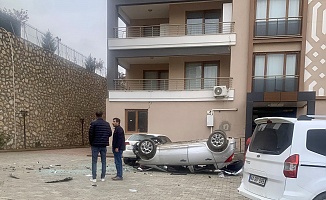 Geri Vites Yerine İleriye Alınca Otomobil Aşağıya Düştü