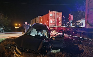 Hemzemin Geçitte Kaza, Tren Otomobile Çarptı