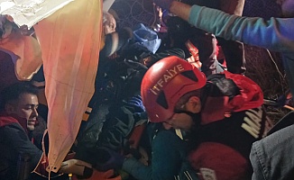 Kontrolden Çıkan Otomobil Direğe Çarptı: 1’i Ağır 2 Yaralı