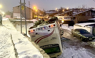 İşçi Servisi Alt Yola Devrildi
