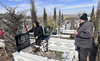 Anne Kızına, Baba Oğluna Sarılı Defnedildi