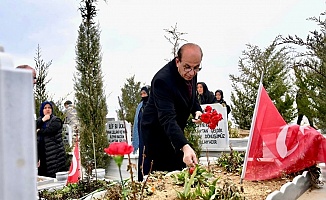 Başkan Geçit'ten Şehitlik Ziyareti