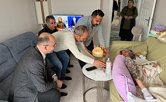 Depremde Bacağını Kaybetti, Hayata Tutundu