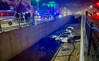 Kontrolden Çıkan Otomobil Kanala Uçtu