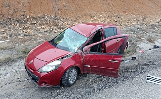 Otomobil Şarampole Devrildi