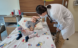 3 Yaşındaki Kırgız Çocuk Türkiye’de Yapılan Nakille Hayata Tutundu