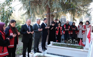 Çocuklardan Şehit Kabirlerine Anlamlı Ziyaret