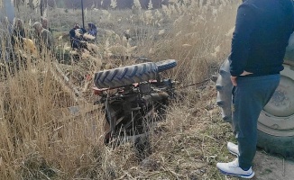 Yazıhan’da Traktör Kanala Devrildi